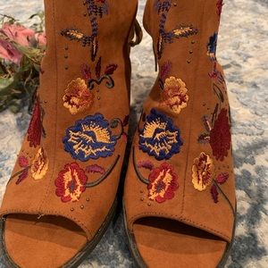 Mari A peep toe embroidered lace back booties